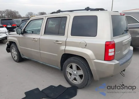 2010 Jeep Patriot Sport z USA, uszkodzony, nr VIN 1J4NF2GB5AD552895